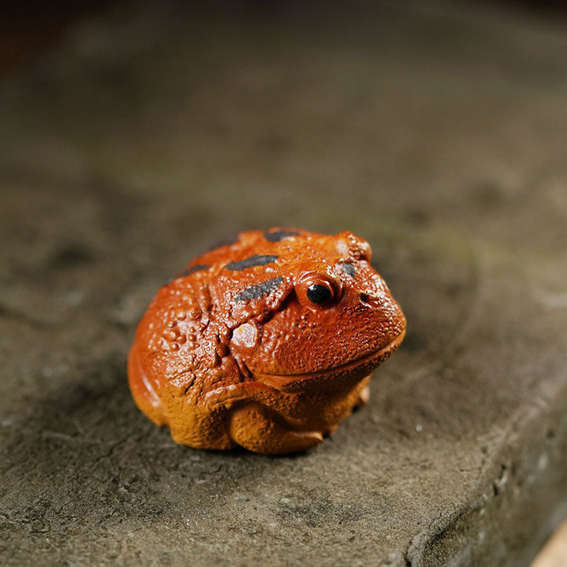 Handmade Yixing purple sand toad tea pet, a creative accessory for Kung Fu tea sets, symbolizing wealth attraction.