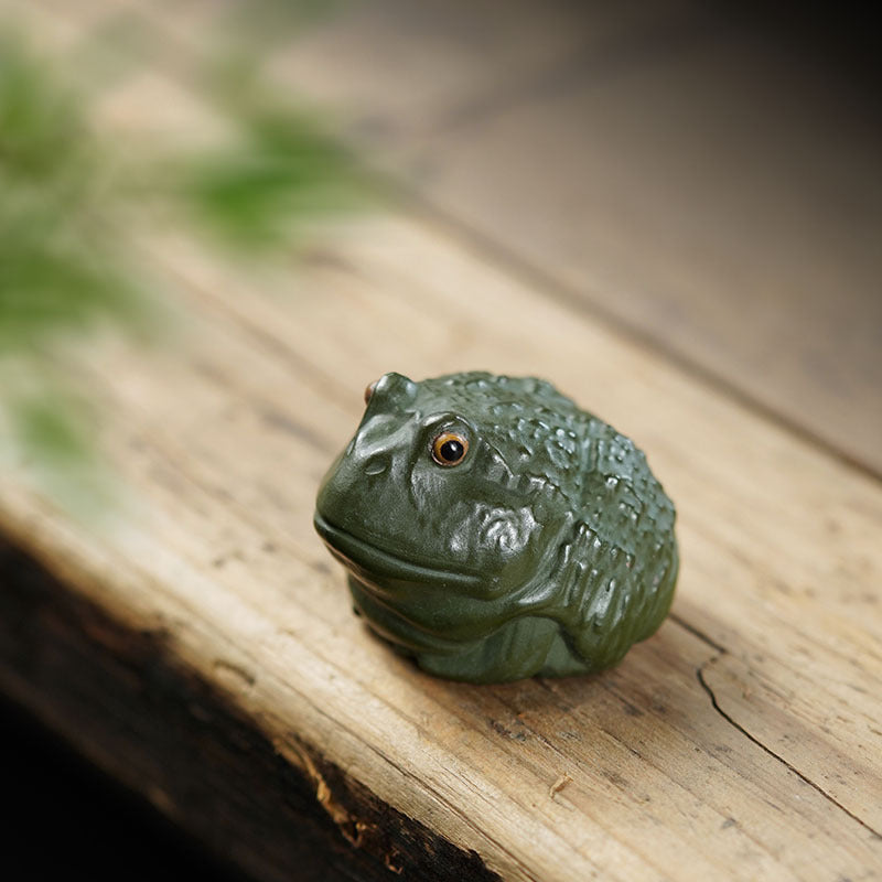Handmade green clay frog sculpture, original Yixing purple sand tea pet ornament, perfect for tea table decor.