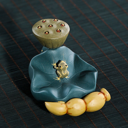 Handmade Yixing purple sand frog lotus leaf decoration tea pet for tea set gifts.