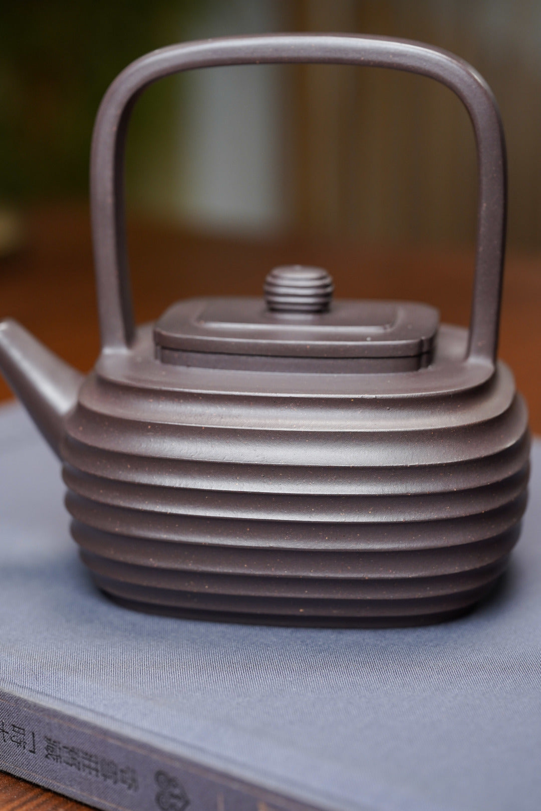 原矿极品天青泥·450cc蒋艺华《步步高升提梁壶》紫砂七老花器泰斗“蒋蓉”爱女