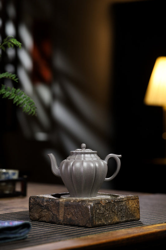 【菱花宫灯】证书持壶照配套齐全 吉春萍(国家级高级工艺美术师)原矿青灰段