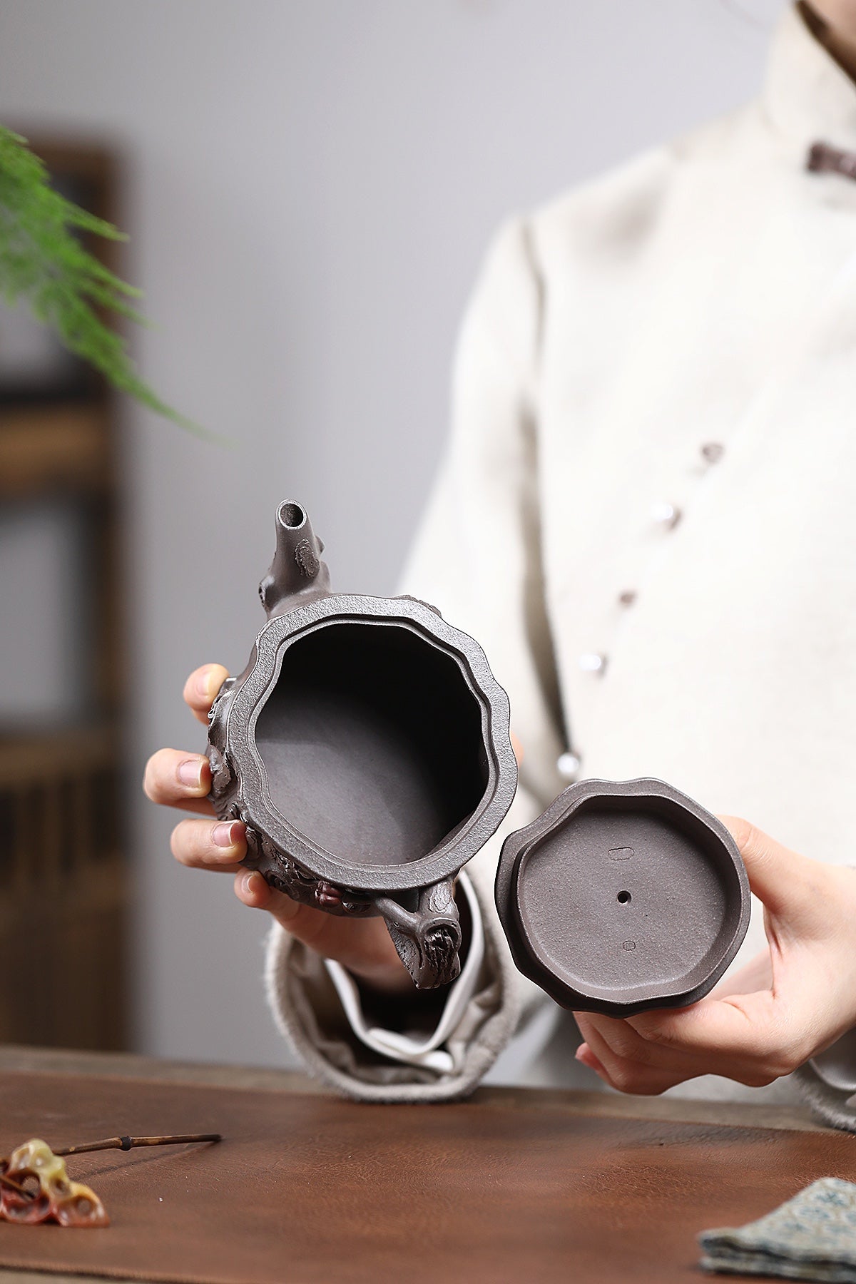 蒋艺华大师《硕果壶》家传原矿极品天青泥·250cc紫砂七老花器泰斗“蒋蓉”爱女
