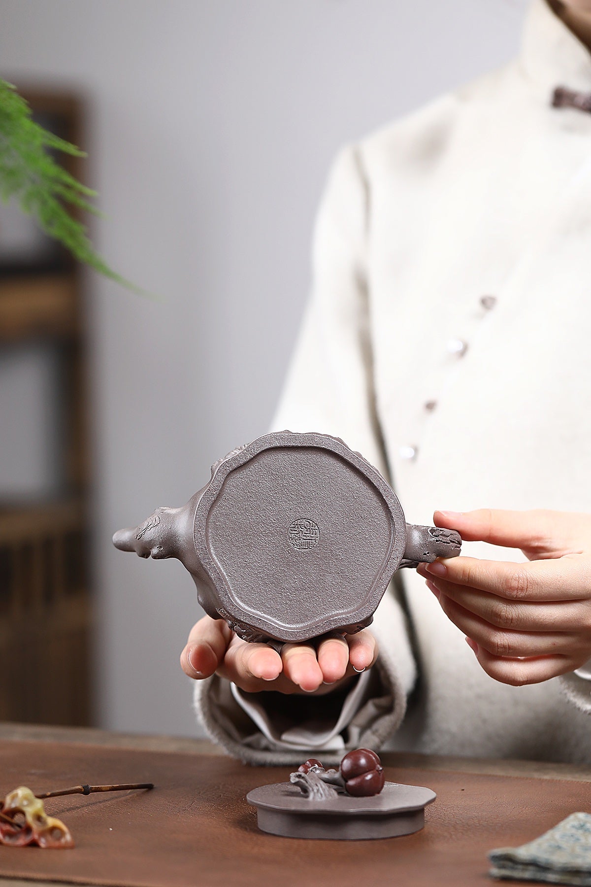 蒋艺华大师《硕果壶》家传原矿极品天青泥·250cc紫砂七老花器泰斗“蒋蓉”爱女