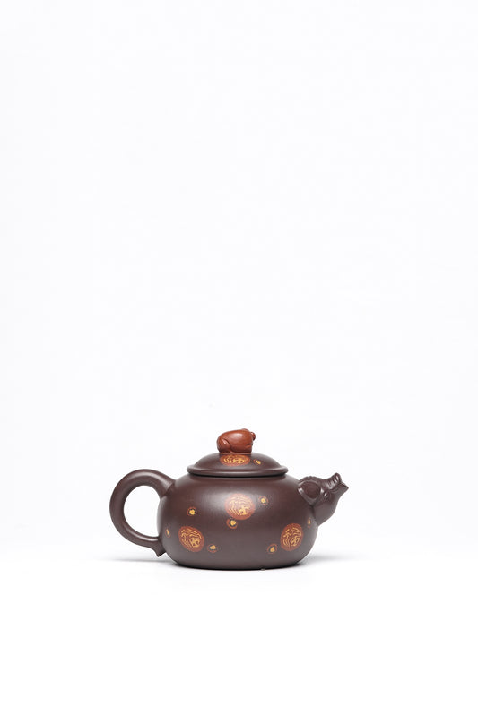 戴静波 【壶名】金猪纳福 【泥料】极品紫泥 【容量】210cc