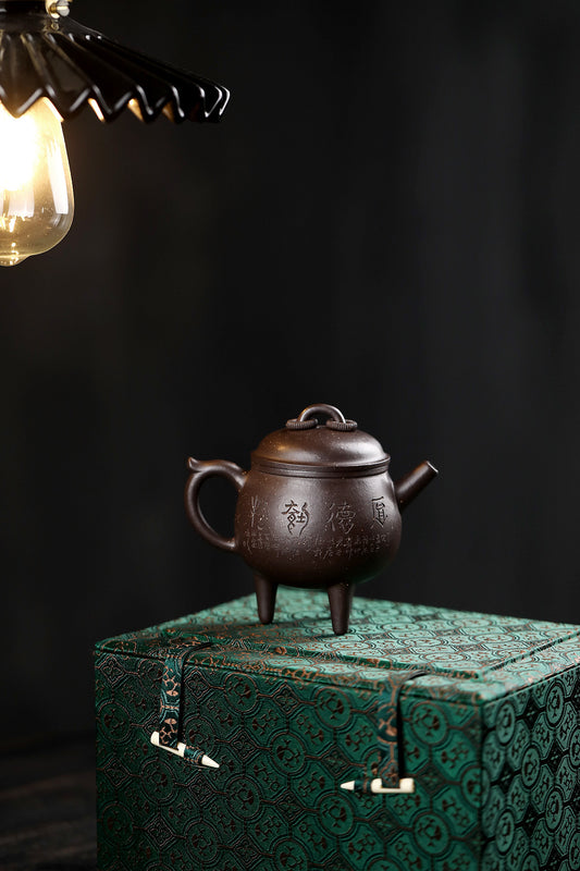 【三足鼎】 泥料乌金砂 容量220cc 作者蒋鹏