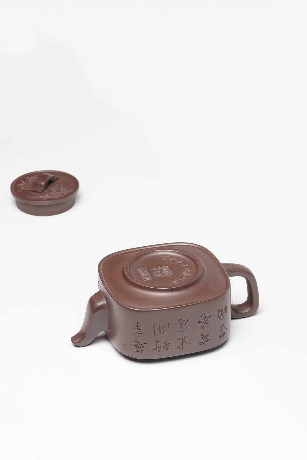 戴静波【壶名】均玉 【泥料】极品底槽清 【容量】320cc