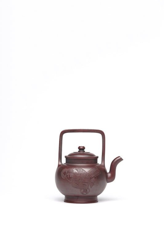戴静波【壶名】莲瓣提梁 【泥料】极品鸣远金砂 【容量】390cc