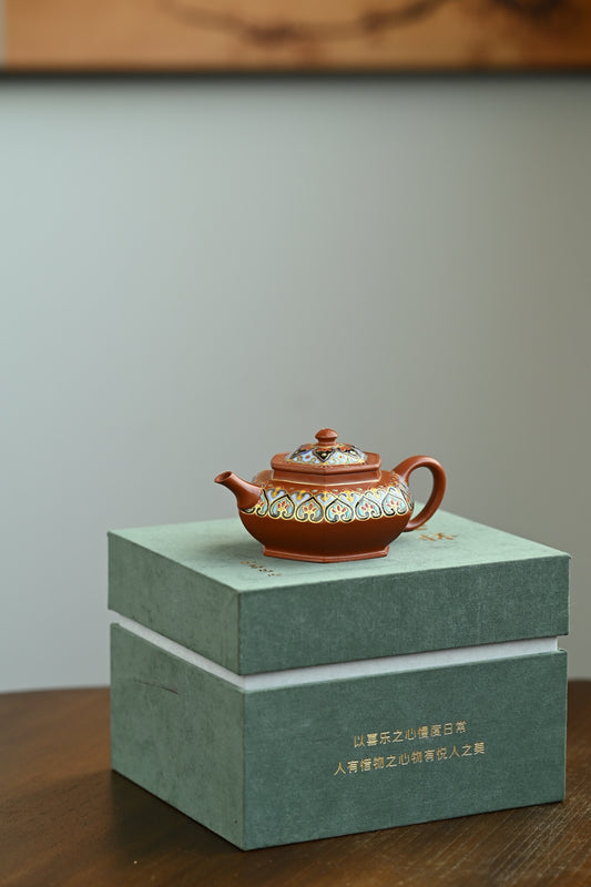 舒和·全手工 容量100cc 朱泥珐琅彩 身扁腹鼓,壶意舒展清和