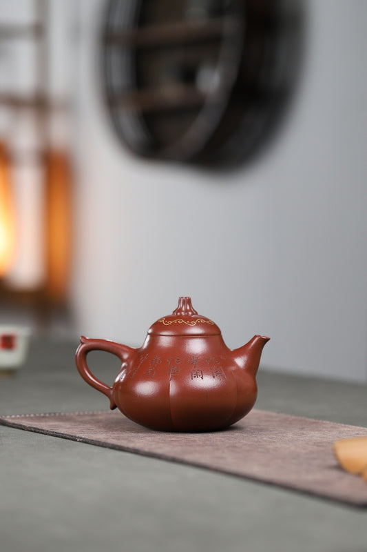 重器推荐《匏瓜壶》 泥料:曼生红泥 容量:360cc 陈小听(当代壶艺泰斗、从艺68年)