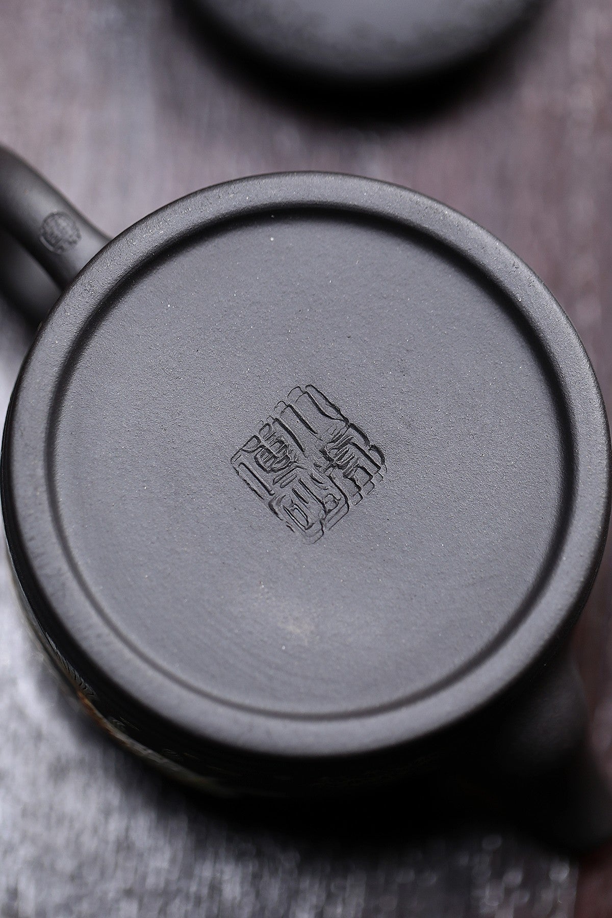 研高经典之作【鸿运当头】 泥料:极品高黑料 容量:180cc 韩小虎 研究员级高级工艺美术师