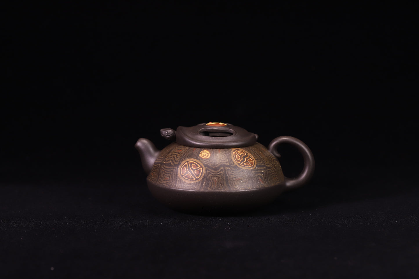 太极逸寿壶,实力派陶手袁子鸣,原矿黑料(绞泥),手工精制,容量250cc