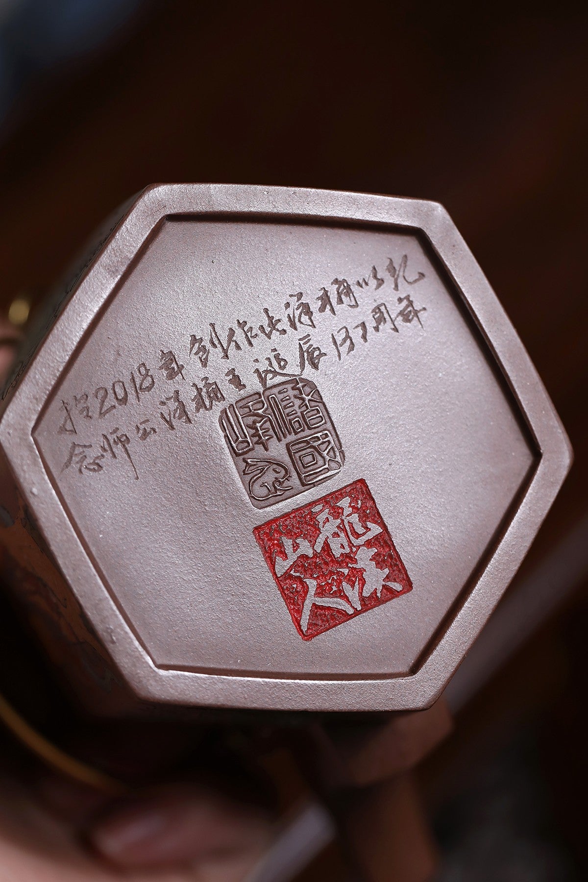 《“洋桶王”储铭传承》储老师代表版面 五路财神 东盟紫砂行业领军人物新作【六方洋桶·五路财神】