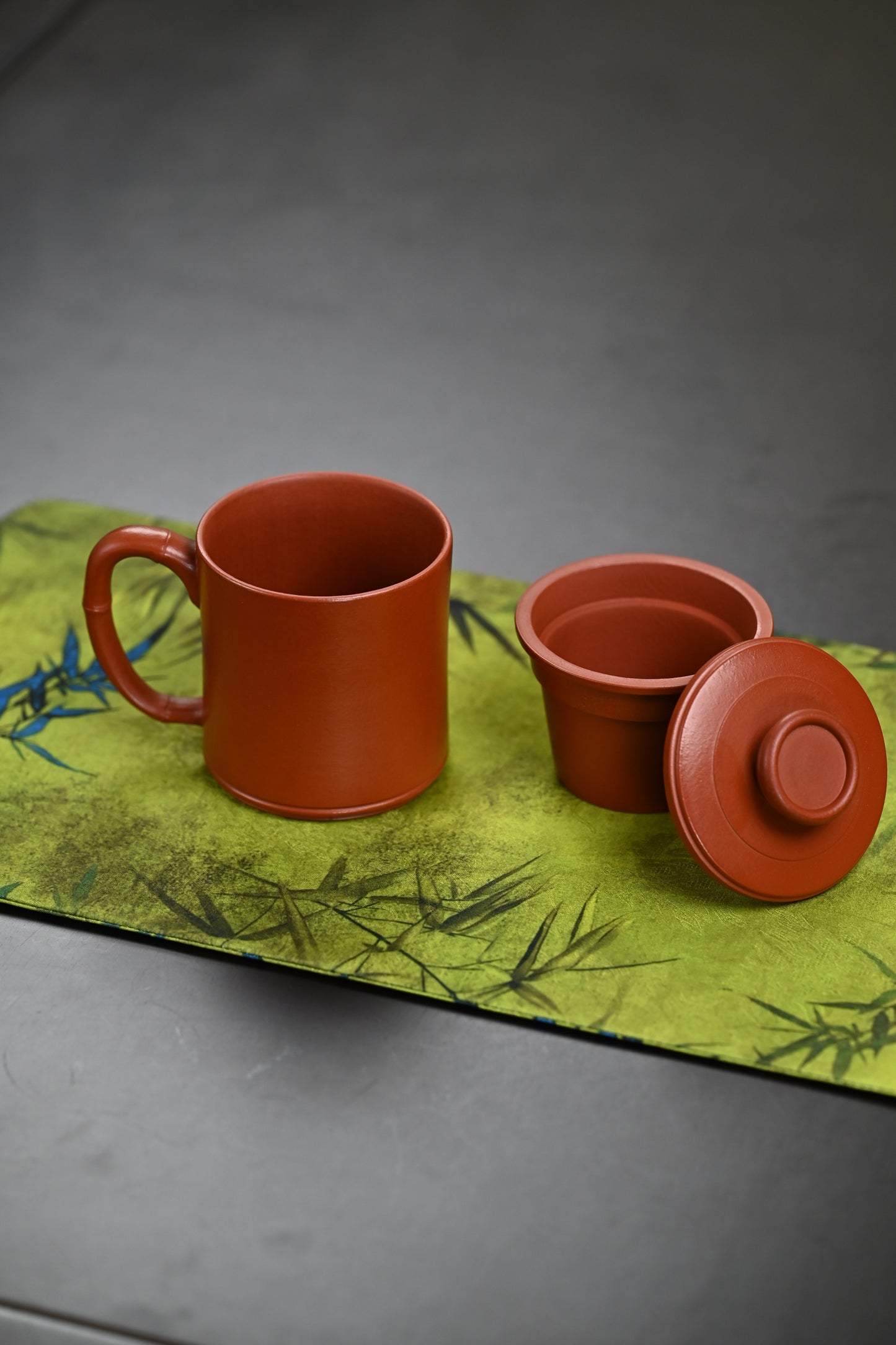 新品·盖杯·极品皱皮朱泥·容量180cc·陈华军(国家级工艺美术师)