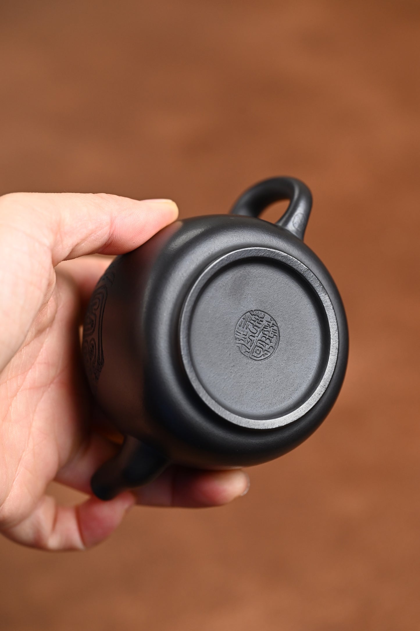 『宫灯』 石黄·容量150cc·7孔出水·内推·秦国萍(国家级高级工艺美术师)