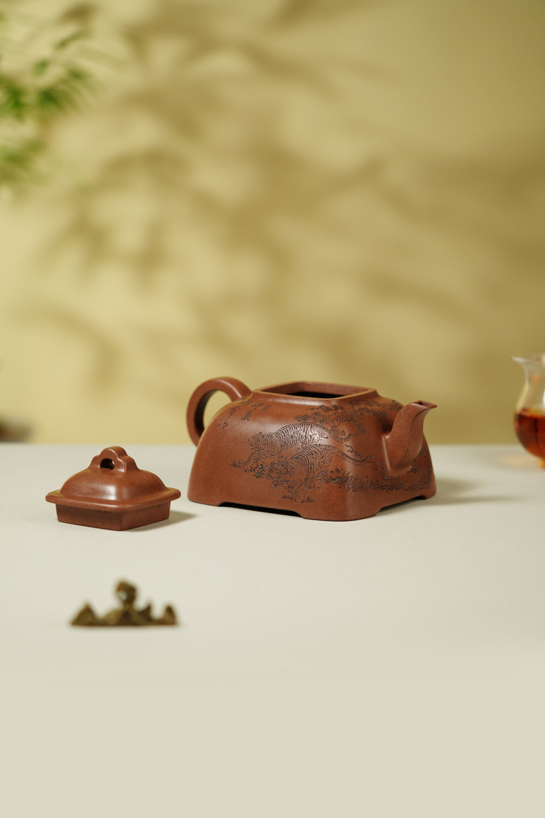 重器鉴藏·紫砂界陶刻巨匠·陈宏林大师精刻稀有五虎【大弧菱壶】原矿优质段泥·680cc