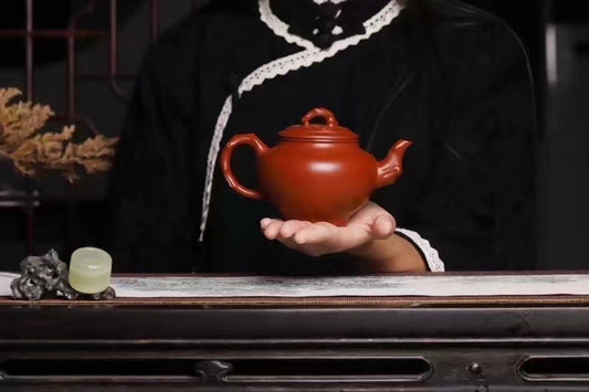 【梅报春】 泥料:大红袍 容量:280毫升