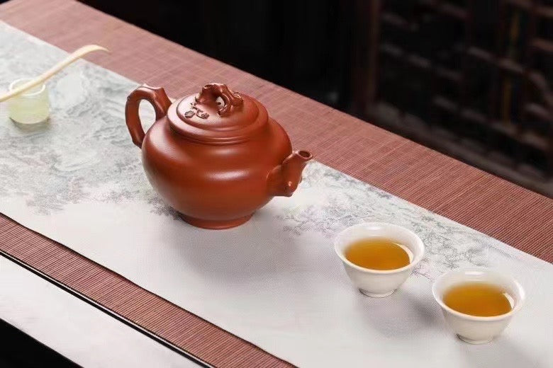 【梅报春】 泥料:大红袍 容量:280毫升