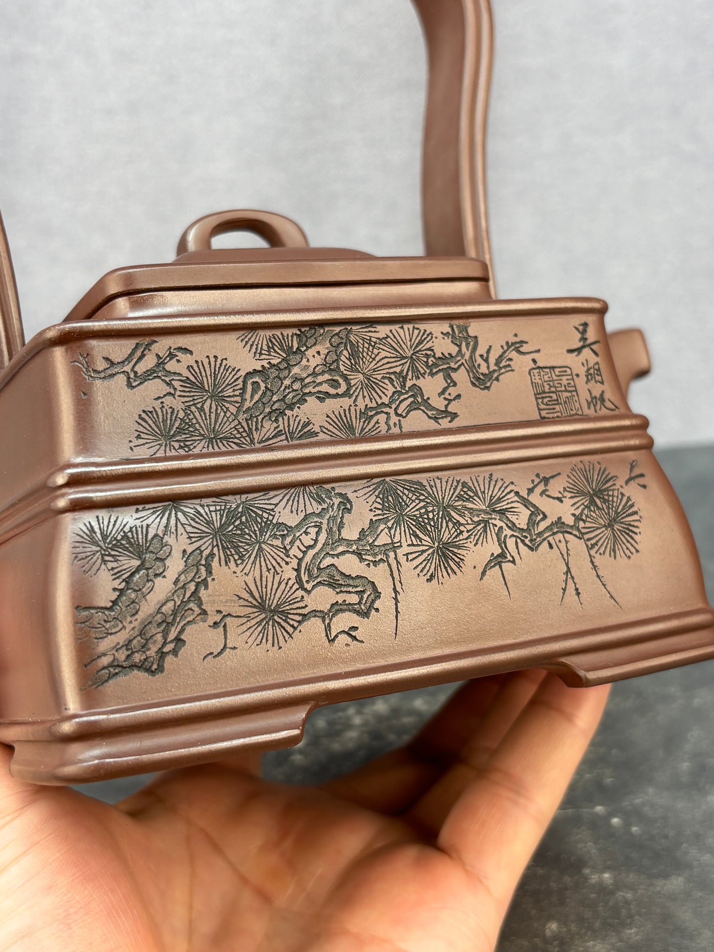 程辉大师佳作福利·紫砂界的功勋级重器《束腰提梁》原矿极品老紫泥 650cc