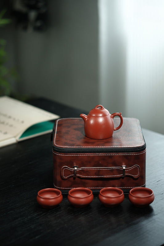 秦权旅行套组【极品粗砂朱泥·传统手制·全手工·经典传统器·200cc·9孔·实力派作品 一壶四杯加一壶承】