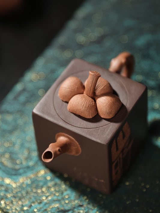 方山竹套组【内胎优质红降坡壶身粉浆紫泥·传统手制·全手工·仿生器·花器·学院派·110cc·9孔·实力派作品 一壶两杯】刻绘