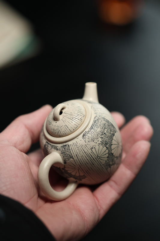 邀月壶 | 【优质白玉段 110cc 手制 民间实力派作品 设计款 全手工陶刻】