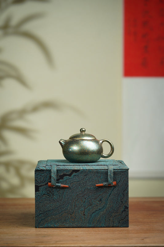 【名称】西施 【泥料】老紫泥(贝壳烧)【容量】130Cc~内推7孔出水 【底款】风华