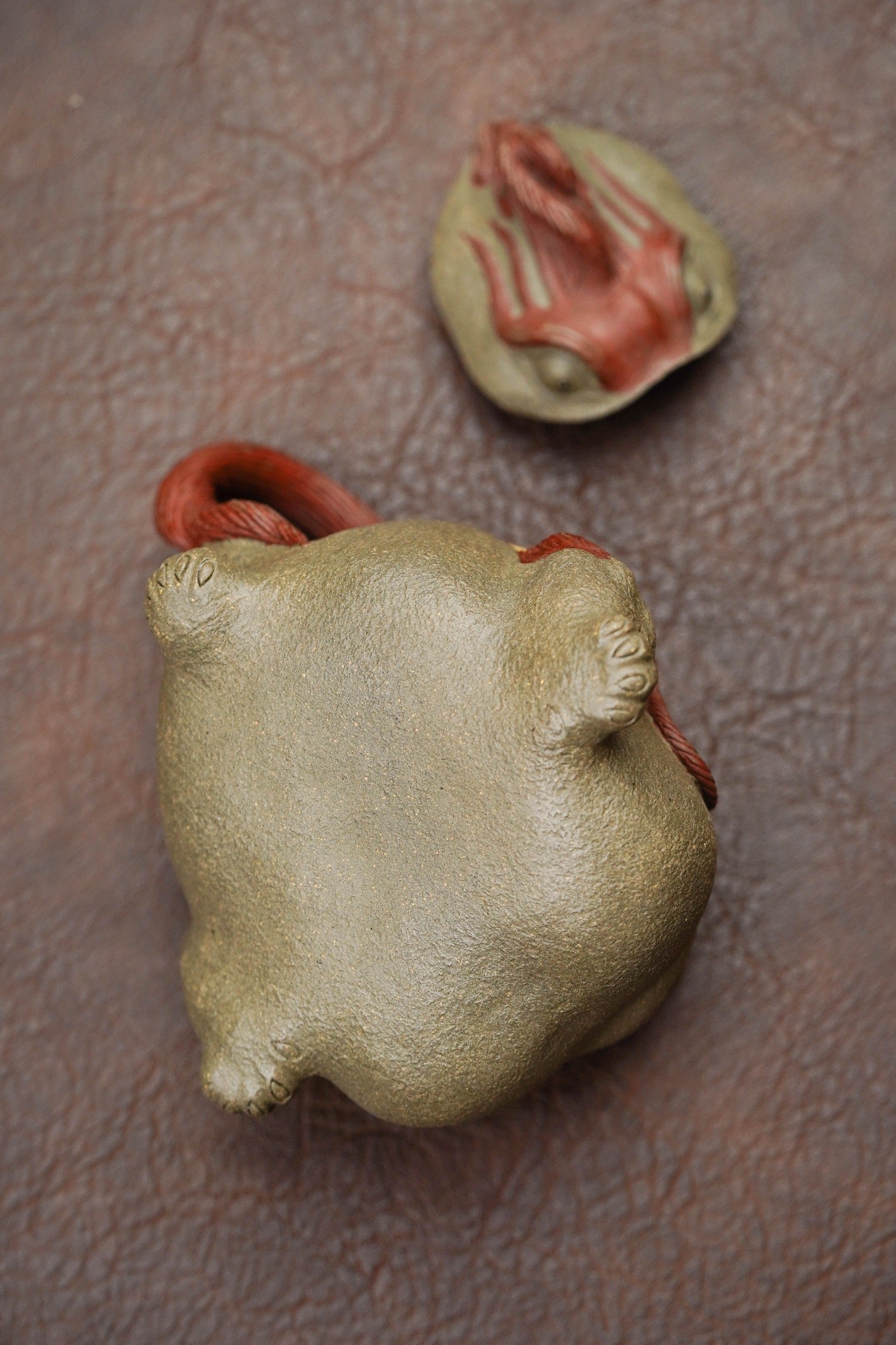 【名称】招财进宝(蟾蜍壶)【泥料】原矿青段泥 【容量】150cc 【作者】民间实力派