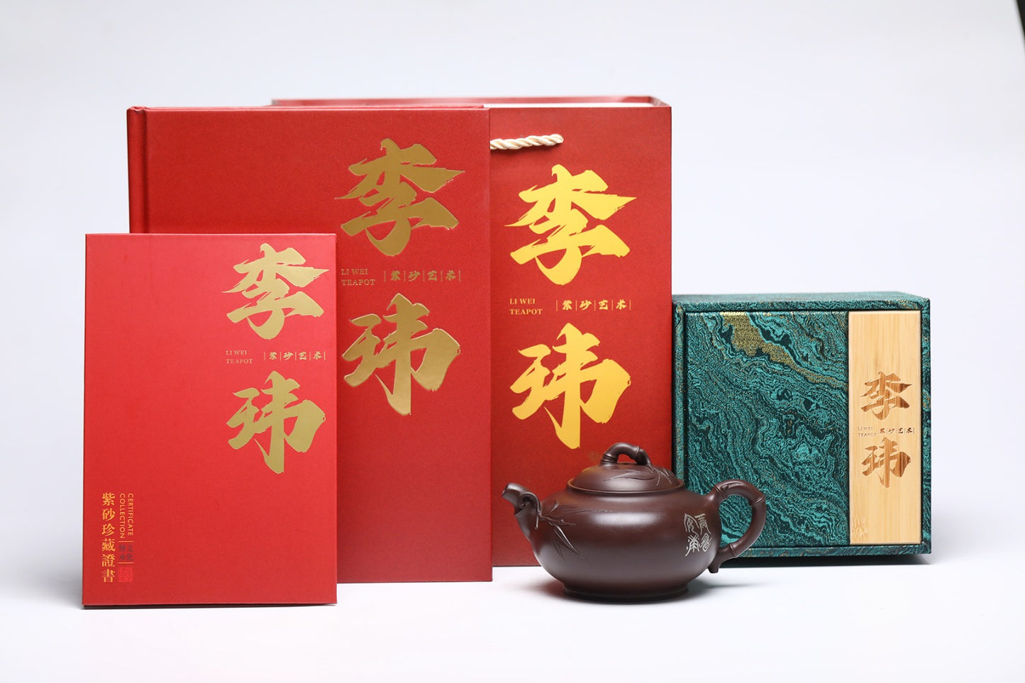 《竹报平安》 作者:李玮 正高级工艺美术师 原矿家藏百目老茄皮紫泥,410cc,菱形9孔出水