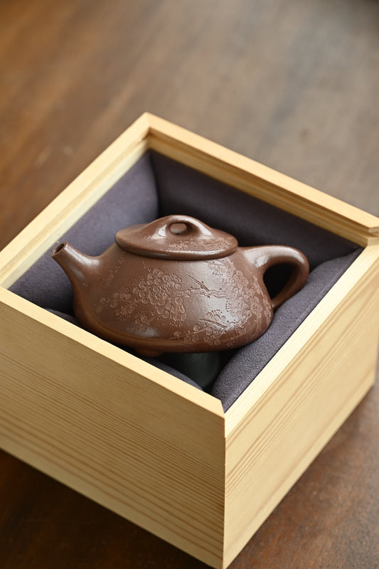 景舟石瓢·全手工 (双证书) /高工蒋锡坤作品 /清华美院教授李燕装饰 /容量300cc/紫玉金砂