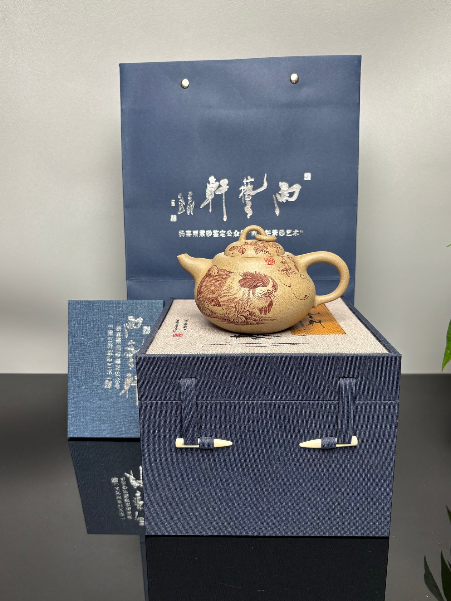 中华神刀·刻绘巅峰 🇨🇳杨喜雨大师陶刻巅峰臻品《葫芦壶》十二生肖狗 原矿优质段泥·180cc
