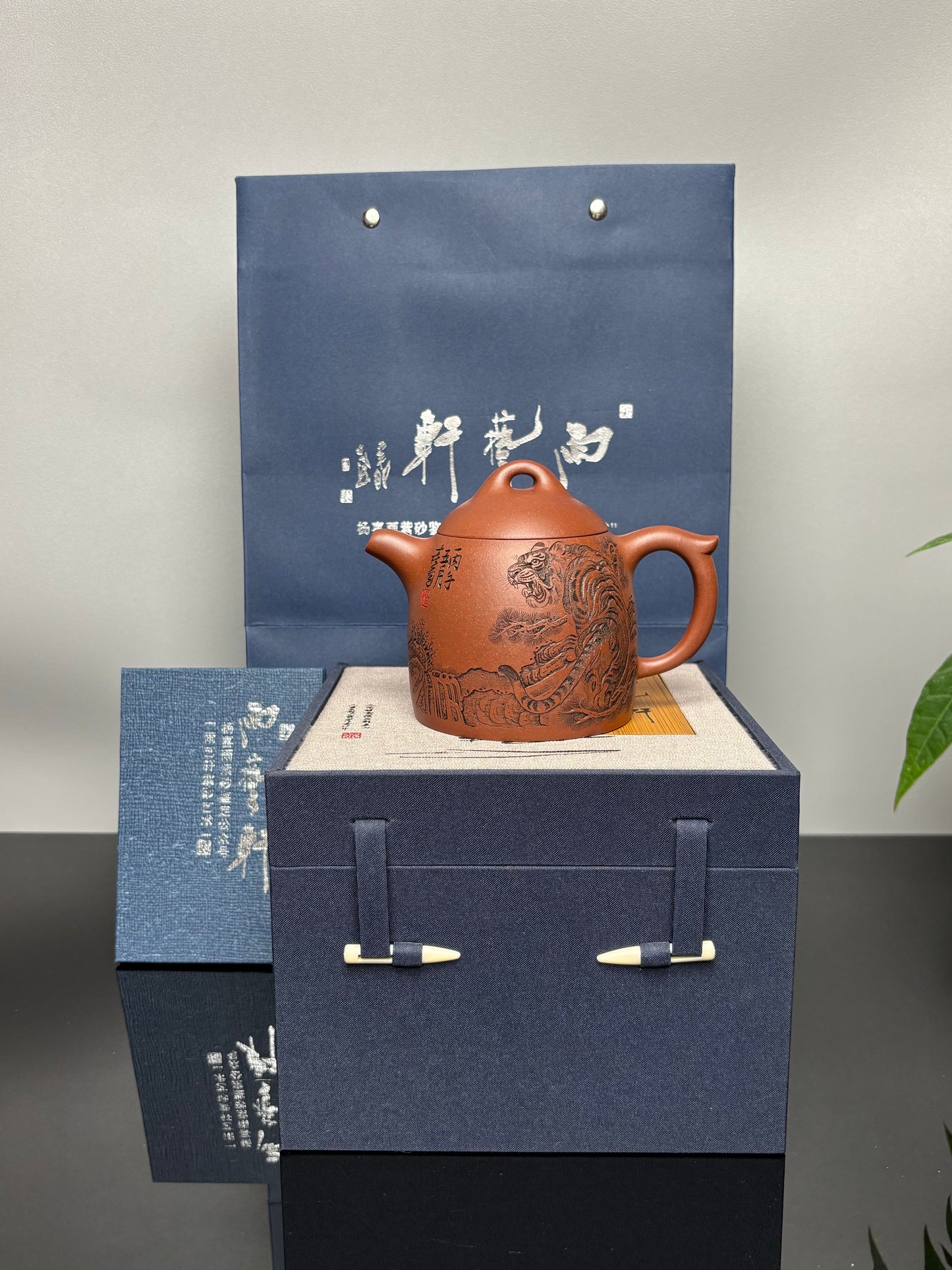 中华神刀·刻绘巅峰|杨喜雨大师顶流臻品《秦权壶》原矿优质底槽清·260cc