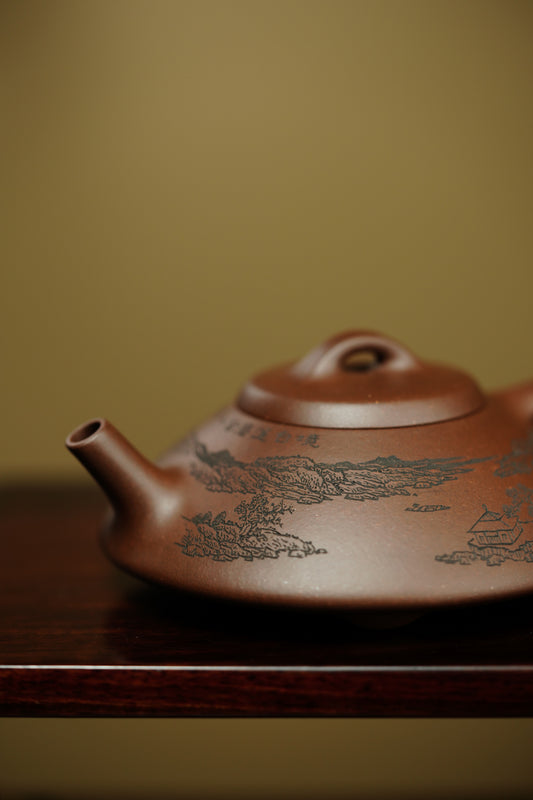 陈宏林大师传世巅峰臻品【合瓢】业界标杆·——原矿优质底槽清,110cc ——紫砂山水陶刻天花板·陈宏林亲工