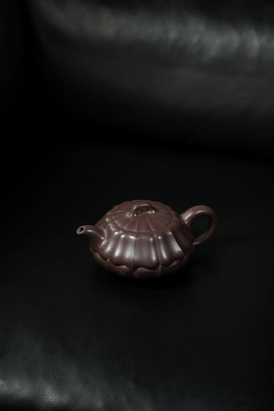 范大生嫡脉·江苏省大师范秀芳·紫砂臻品《扁合菱壶》——原矿优质天青泥·300cc(入册款代表作)