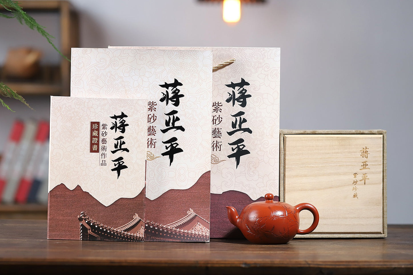 《一粒珠》 国家级高级工艺美术师 蒋亚平 装饰:李玮(江苏省陶瓷艺术大师,正高)