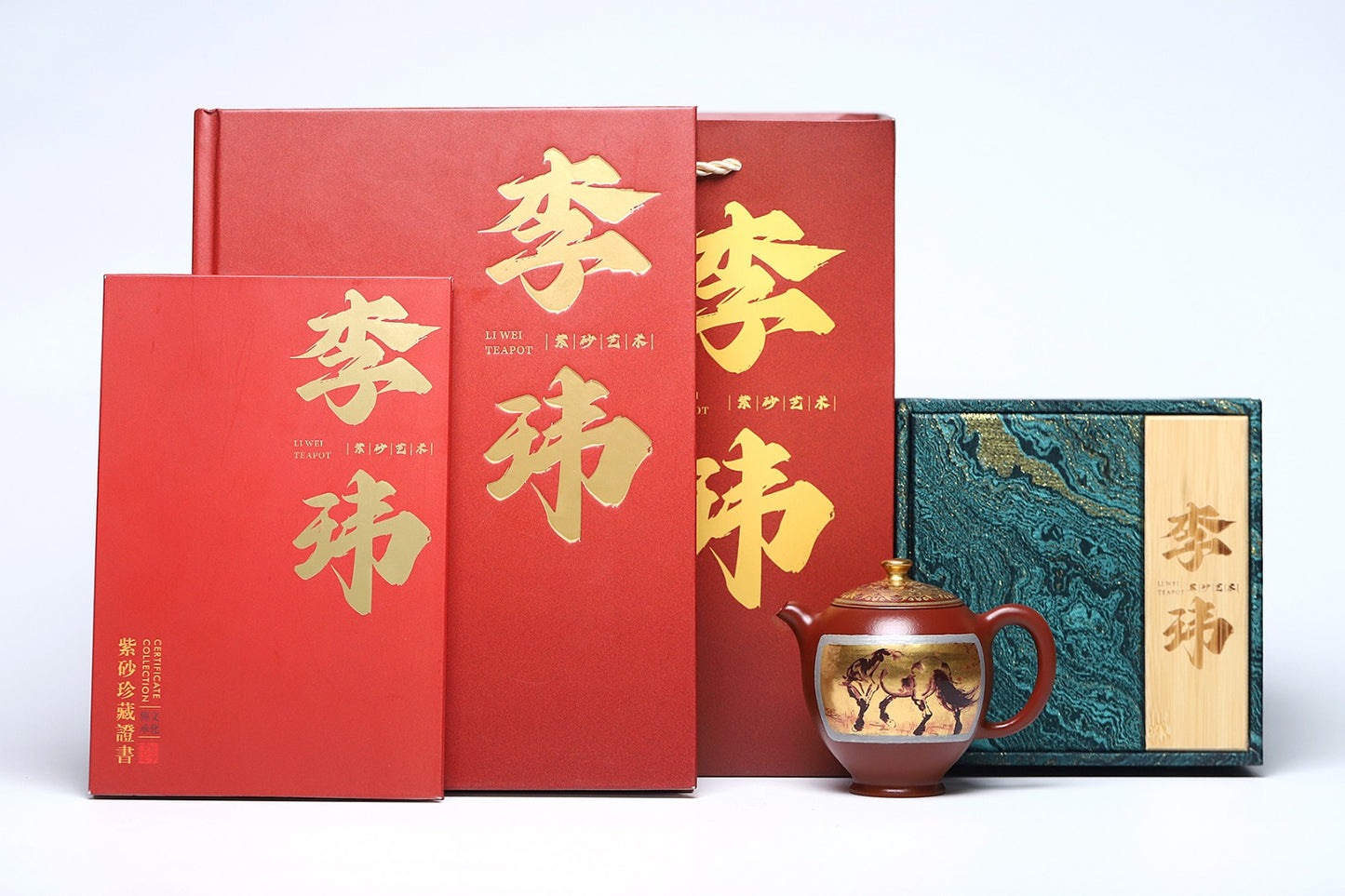 《天马七骏》 作者简介:李玮 中国陶瓷设计艺术大师 作品简介:清早期家藏大红袍,240cc,菱形23孔出水