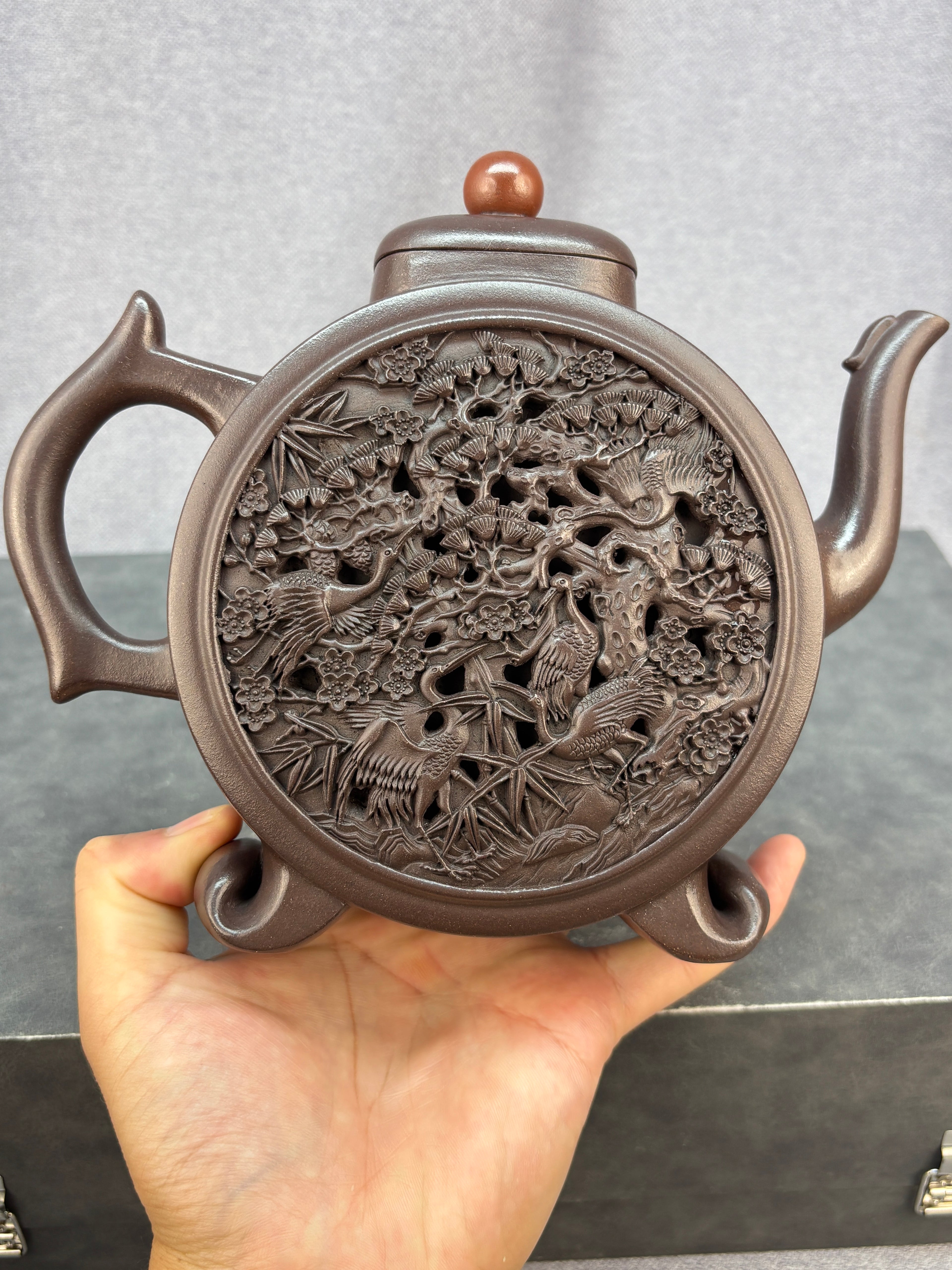 程辉大师特色佳作 中国陶瓷艺术终身成就奖·紫砂领军人物·程辉大师《松鹤同辉》原矿极品老紫泥·600cc
