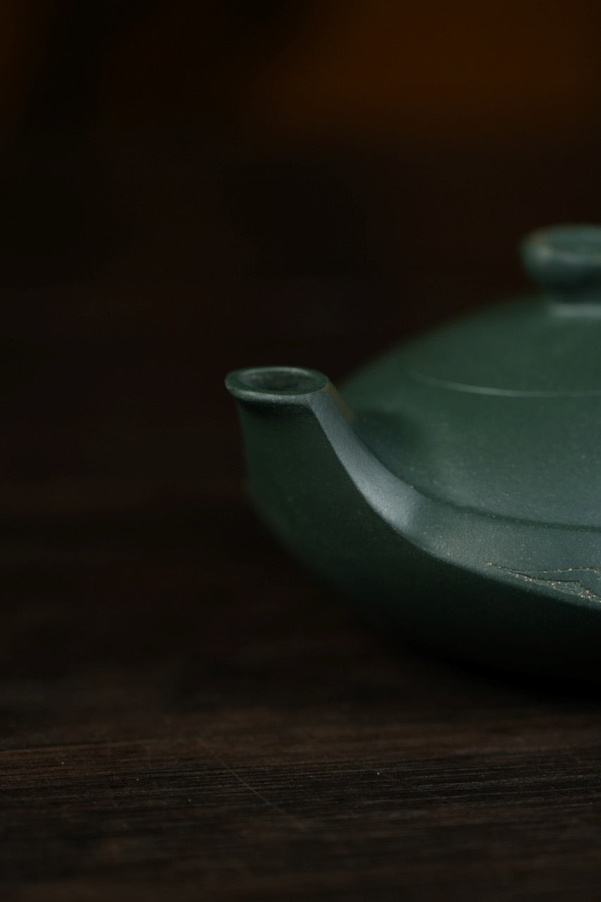 范大生嫡脉·江苏省大师范秀芳·紫砂臻品《青云志壶》传世收藏·礼赠双绝重器！  ——九龄君子兰 230cc（入册款代表作）