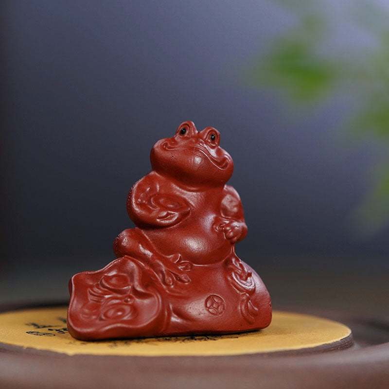 Handmade Yixing purple sand frog sculpture ornament, rich in detail, perfect for tea table decor and creative gifts.