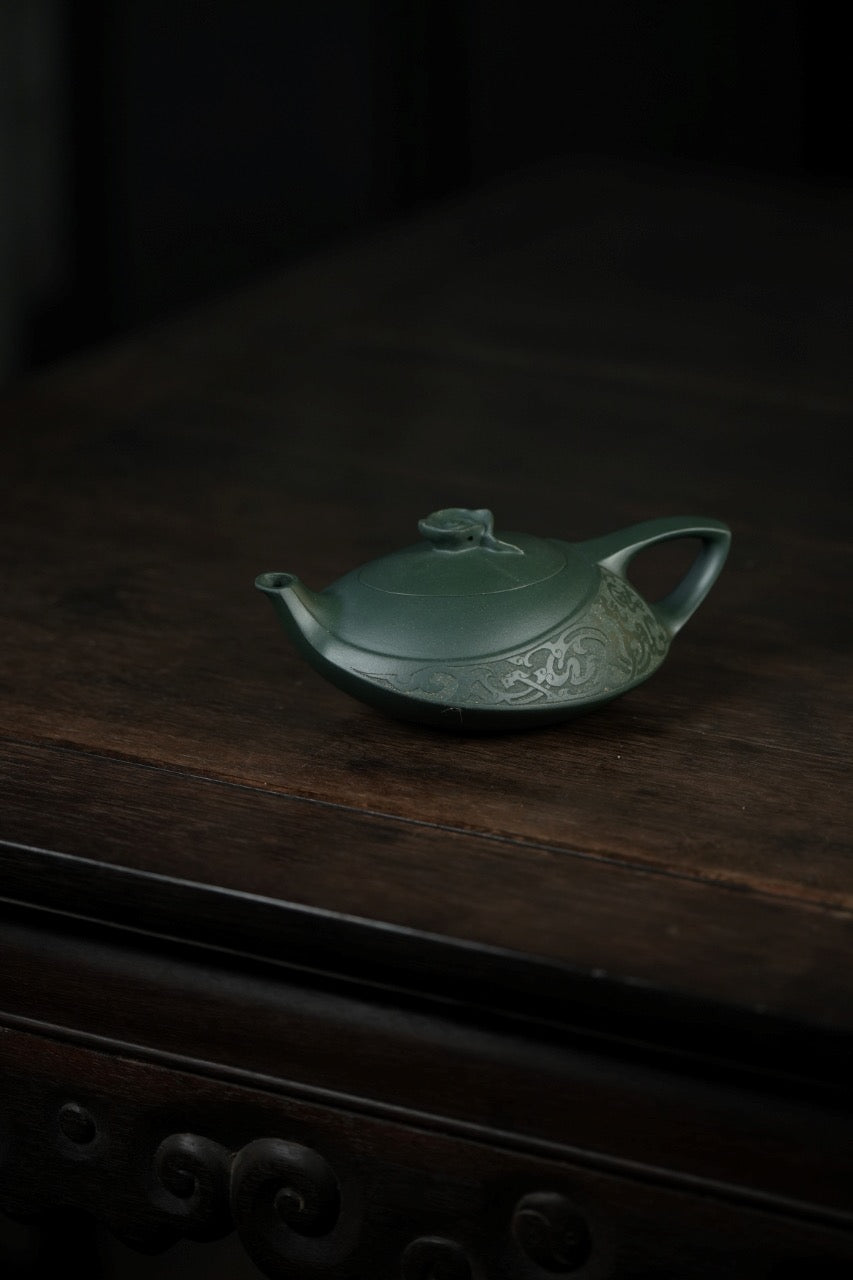 范大生嫡脉·江苏省大师范秀芳·紫砂臻品《青云志壶》传世收藏·礼赠双绝重器！  ——九龄君子兰 230cc（入册款代表作）