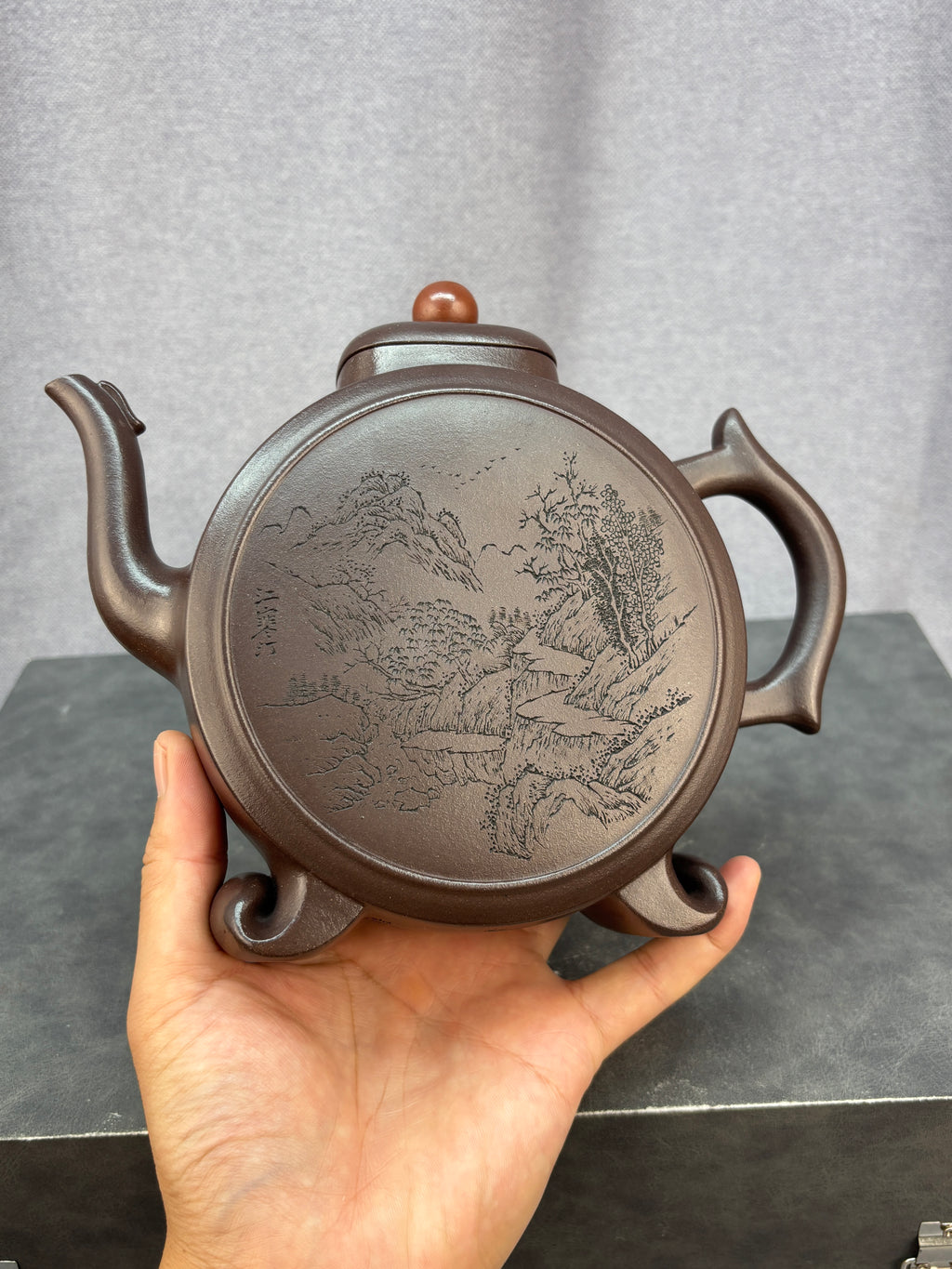 程辉大师特色佳作 中国陶瓷艺术终身成就奖·紫砂领军人物·程辉大师《松鹤同辉》原矿极品老紫泥·600cc