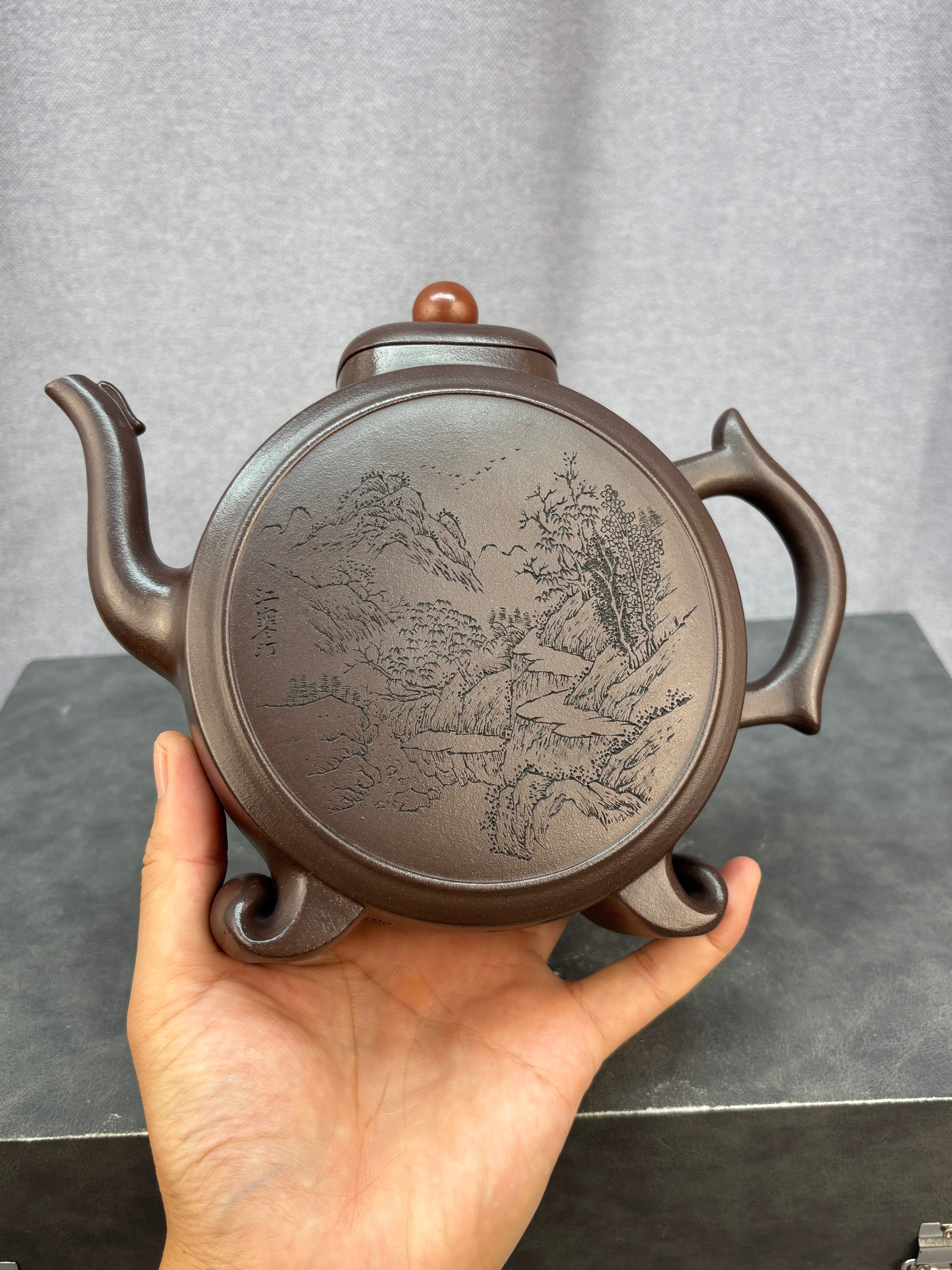 程辉大师特色佳作 中国陶瓷艺术终身成就奖·紫砂领军人物·程辉大师《松鹤同辉》原矿极品老紫泥·600cc