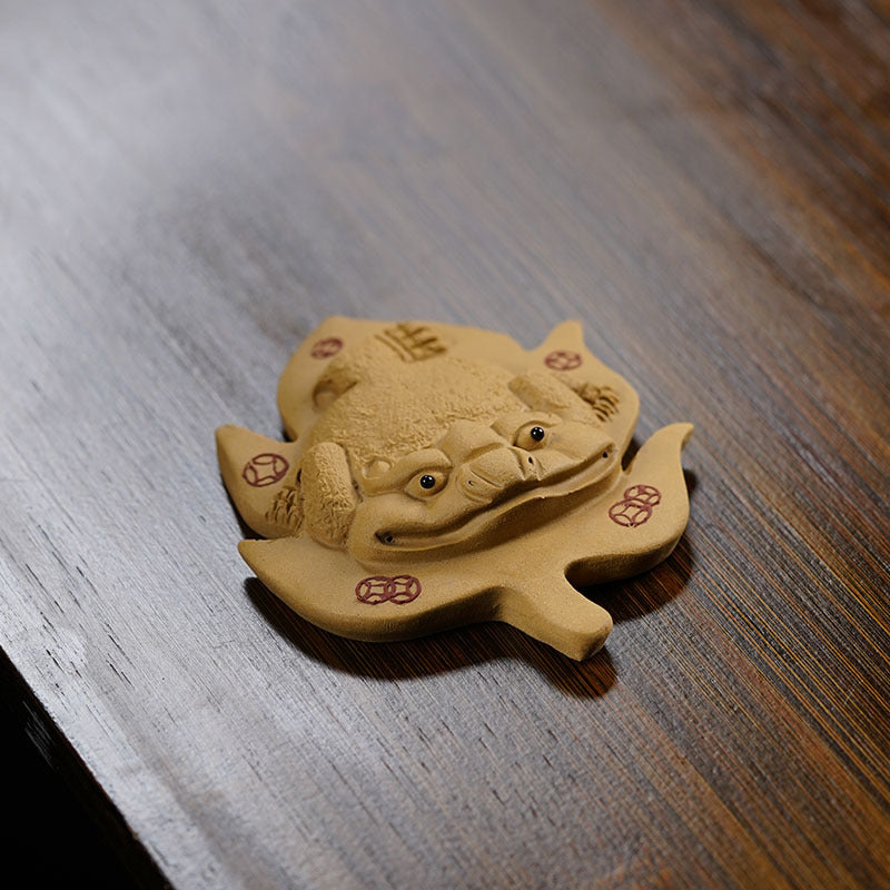 Handmade Yixing purple sand tea pet, decorative frog sculpture on a leaf, creative gift for tea lovers.