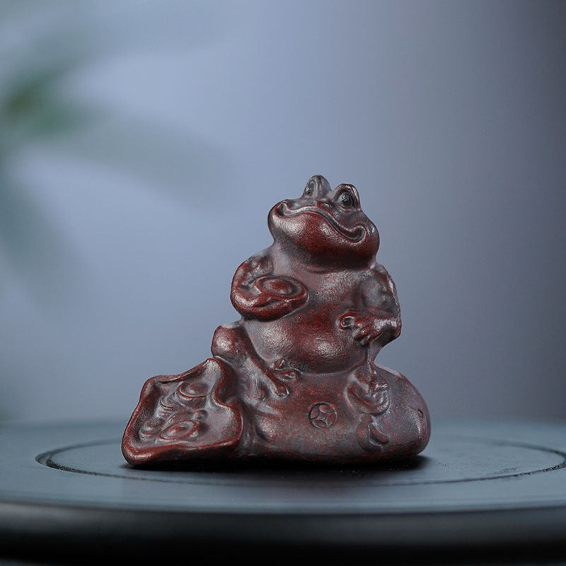 Handmade Yixing purple clay frog sculpture, creative tea table ornament, original purple sand craftsmanship.