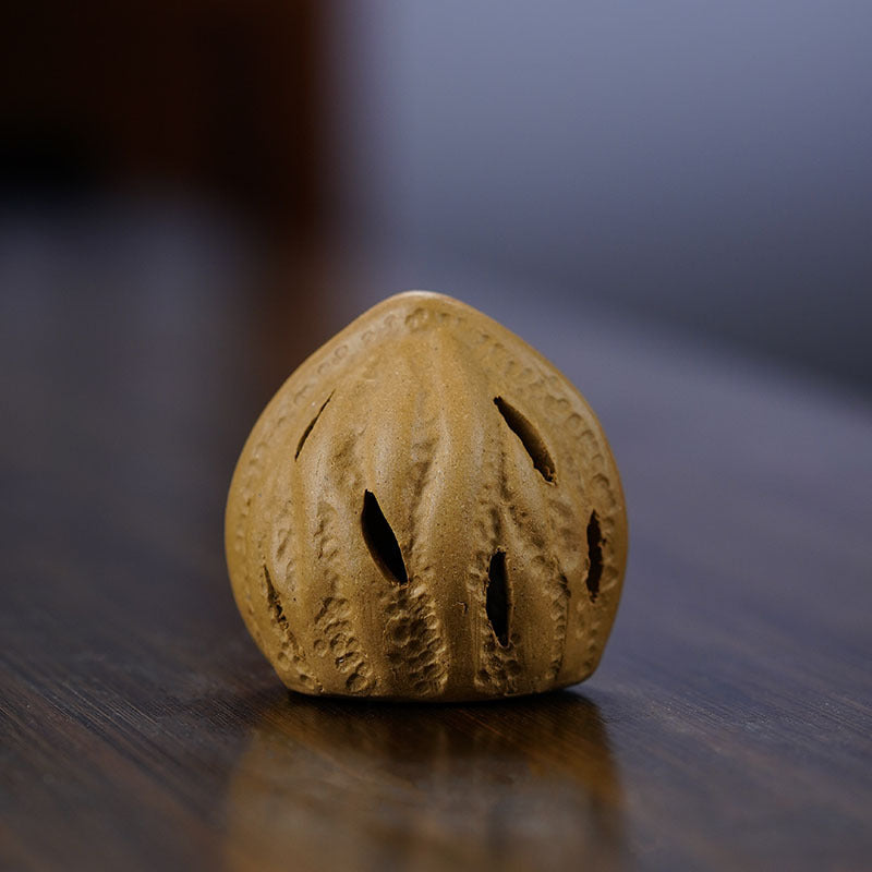 Handmade Yixing purple sand tea pet ornament, creative golden toad sculpture for tea table decor.