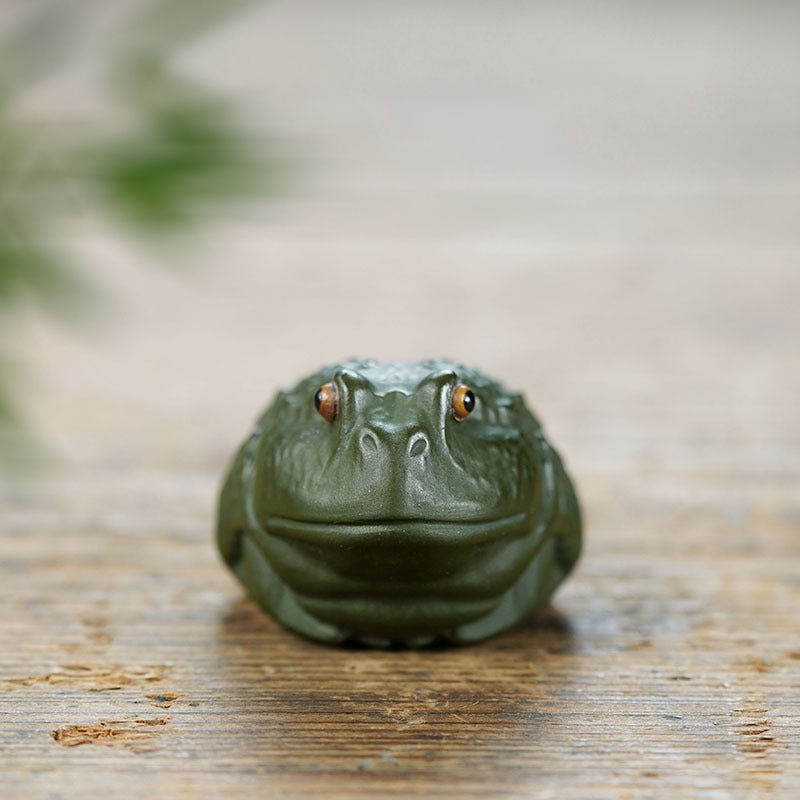 Handmade Yixing purple sand frog sculpture, small ornament suitable for tea table, unique creative gift.