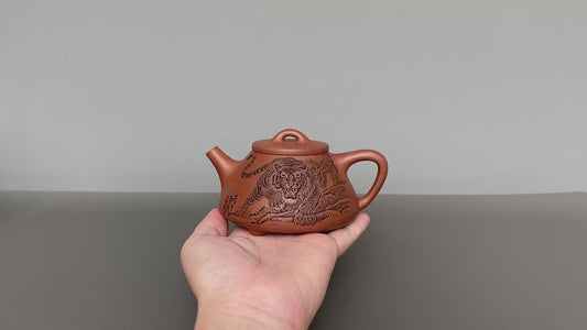 中华神刀·刻绘巅峰｜杨喜雨大师顶流臻品《子冶石瓢壶》原矿优质底槽清·260cc ——紫砂刻绘全能艺术名家·杨喜雨 亲工