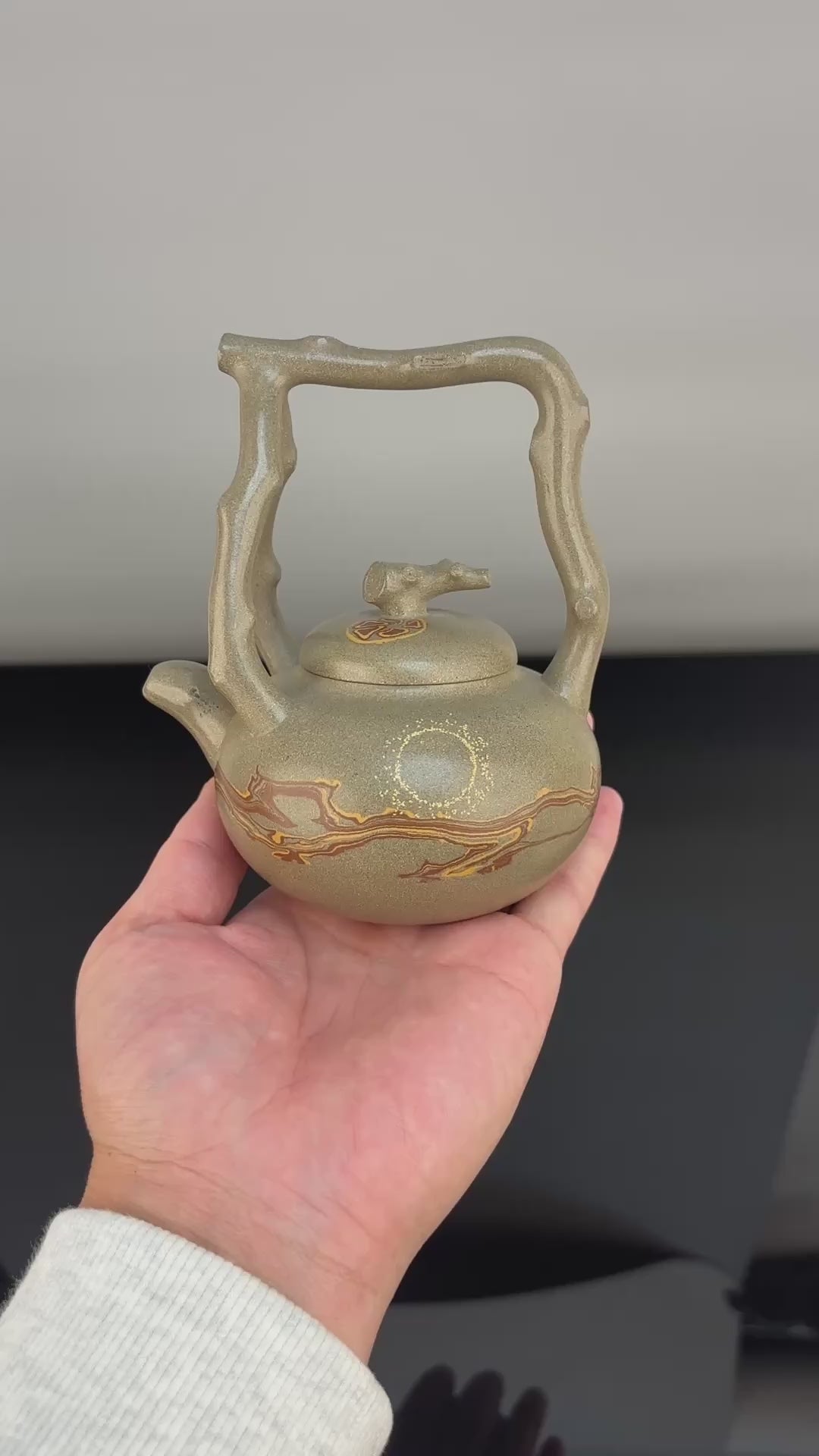 范泽锋嫡传·省大师邱爽紫砂潜力重器【东坡提梁壶】原矿极品蟹壳青段泥·250cc - ZishaTeapotChina