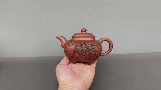 中华神刀·刻绘巅峰｜杨喜雨大师顶流臻品《传炉壶》原矿优质底槽清·410cc ——紫砂刻绘全能艺术名家·杨喜雨 亲工