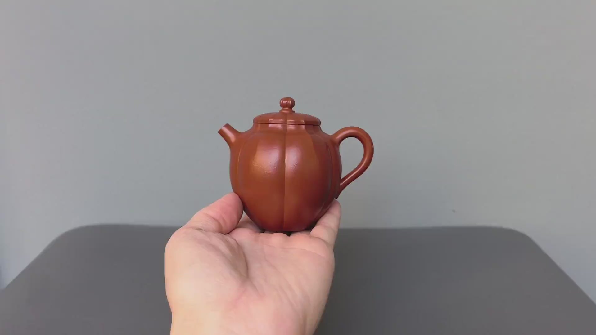 程辉大师 紫砂界的功勋级领军人物·精品佳作《筋纹秋水壶》原矿极品朱泥·160cc