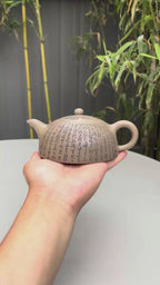 一器藏心经·紫砂纳万福｜郑求标大师｜双心经至尊臻品【心经半月壶】原矿极品青段·320cc